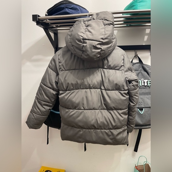 Gap boy size medium (8-9) puffer jacket color gray - Picture 9 of 9